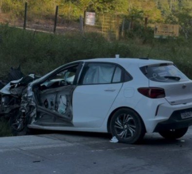 Acidente entre carro e carreta bloqueia a BR-174 e causa congestionamento quilométrico