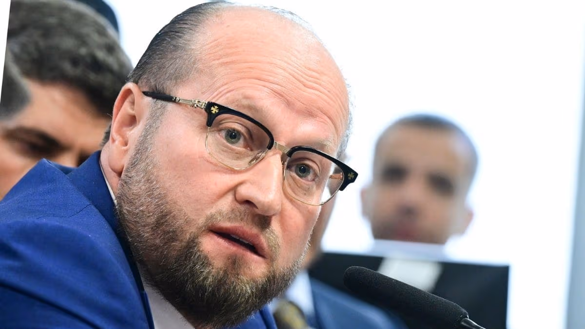 PF faz buscas na casa de Nelson Wilians em operação contra esquema de bets