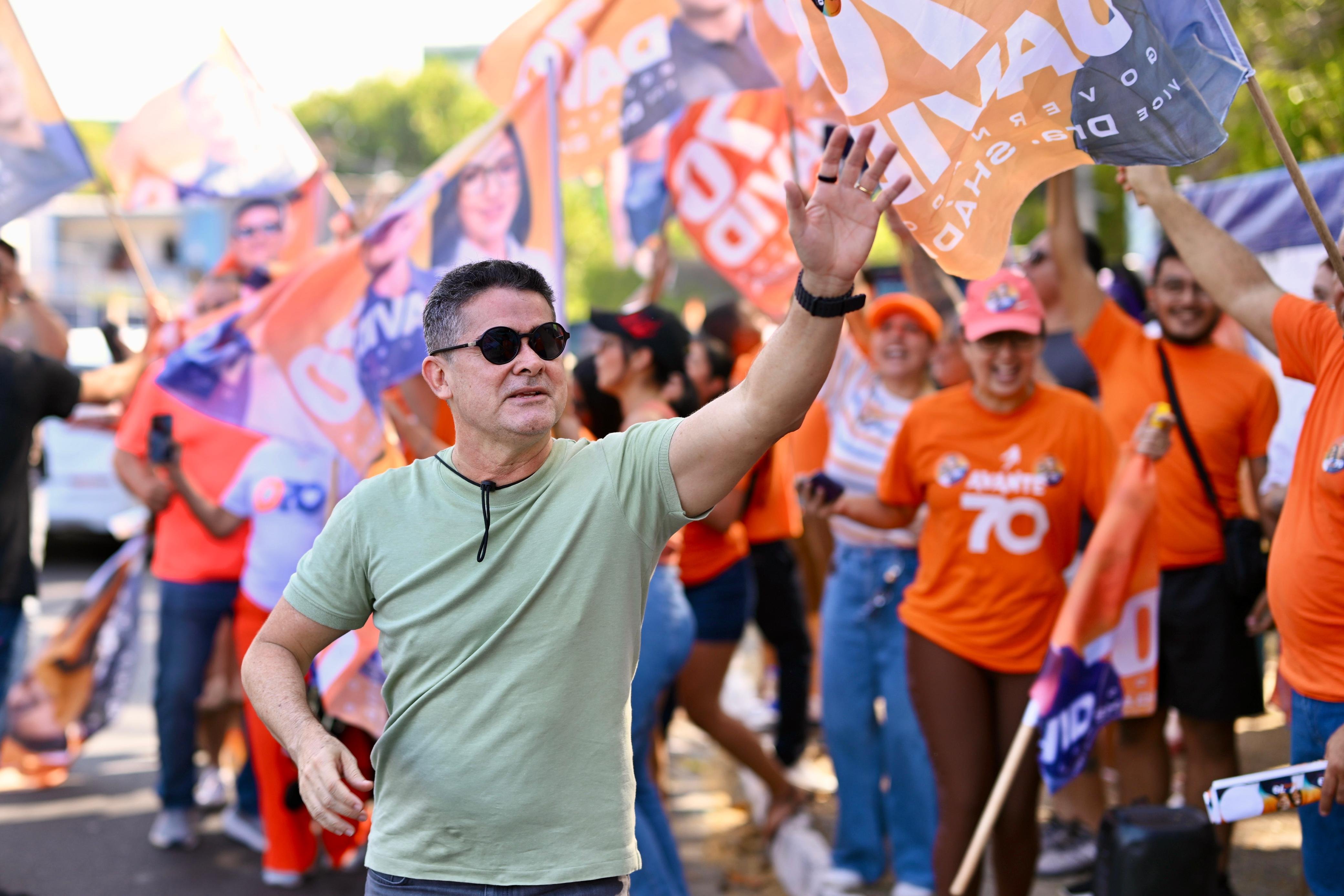 David Almeida mobiliza apoiadores em bandeiraços por zonas urbana e rural de Manaus