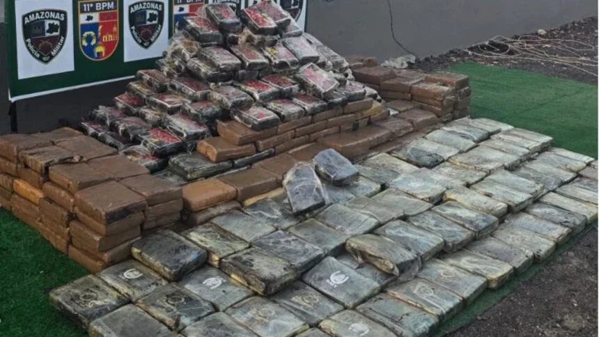 Operação apreende mais 500 kg de drogas avaliados em R$ 10 milhões em balsa no Amazonas