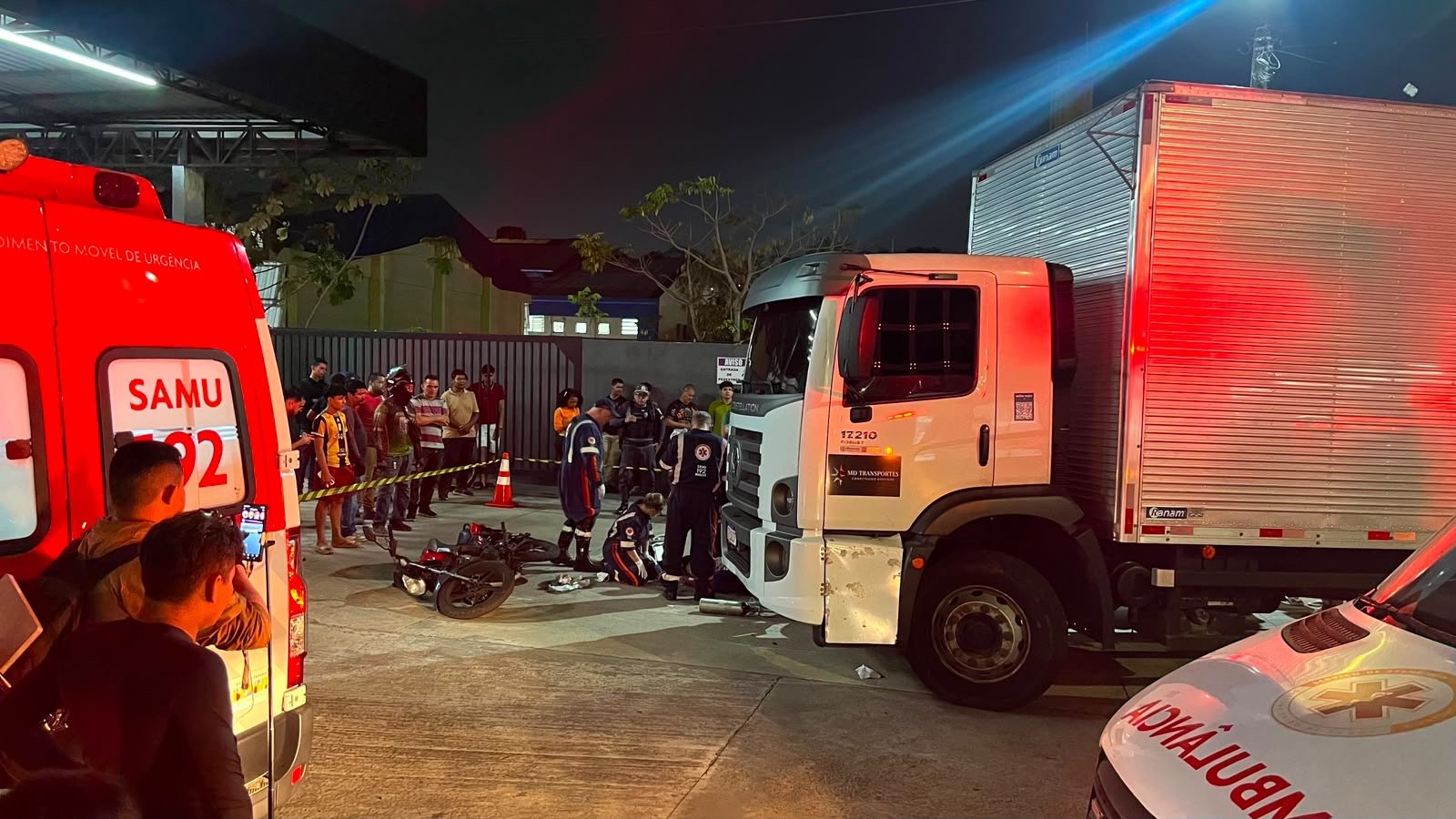 Pais entram em desespero ao verem filho de 17 anos morto em acidente em Manaus