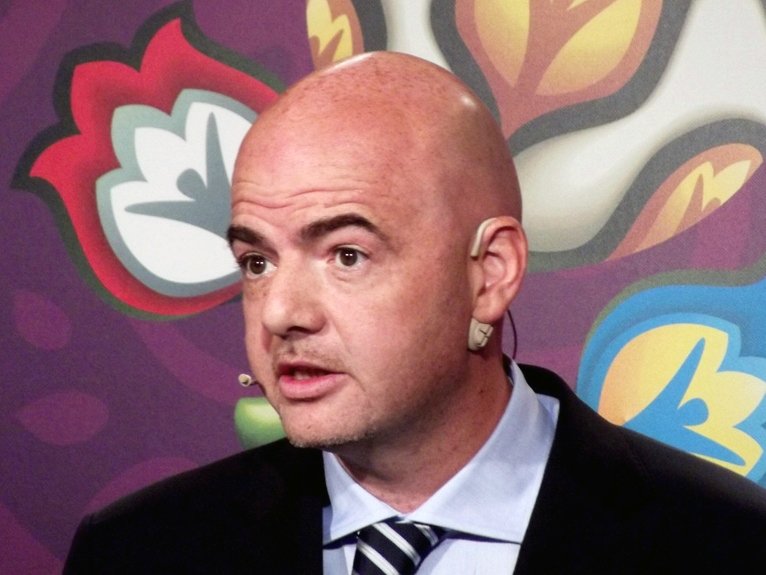 Uefa notifica Fifa juridicamente após plano fracassado de Infantino de vender fatia da Copa do Mundo