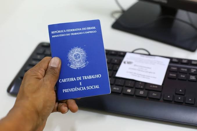 Desemprego cai para 5,3% no Brasil, aponta IBGE