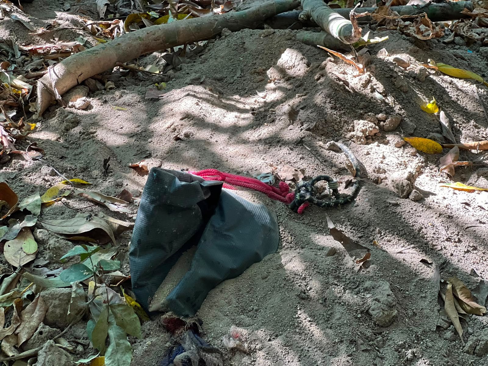 Corpo é encontrado em cova rasa em terreno na Av. Constantino Nery