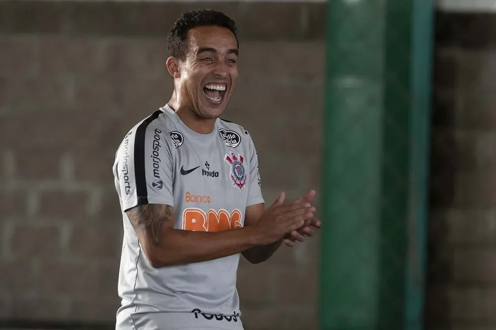 Justiça solta ex-jogador Jadson após denúncia de agressão contra companheira