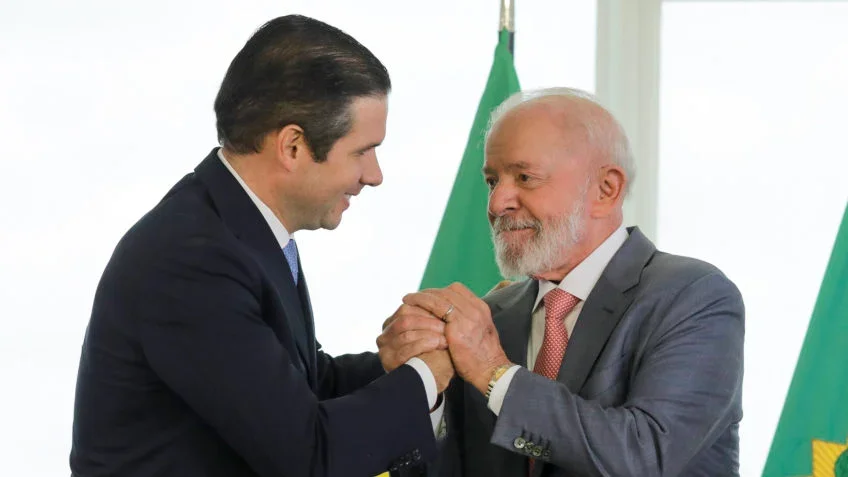Presidente da Câmara anuncia apoio à reeleição de Lula em 2026