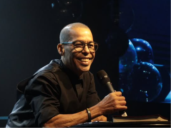 Cantor gospel Marquinhos Menezes morre no Rio