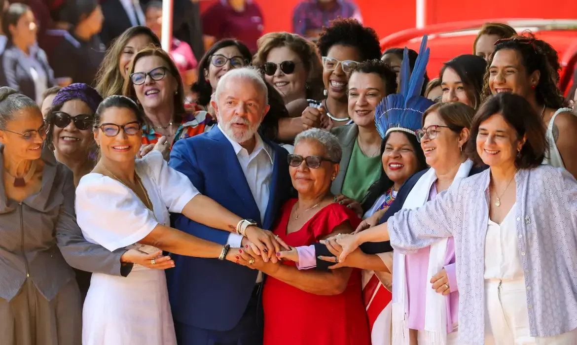 Pesquisa Quaest aponta vantagem de Lula entre mulheres em eventual 2º turno
