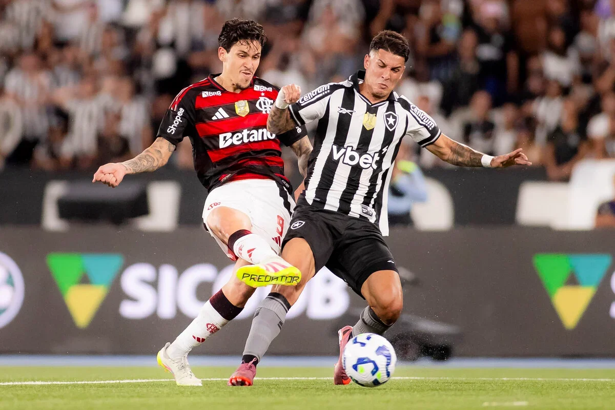 Flamengo e Botafogo se enfrentam neste domingo em clássico no Maracanã