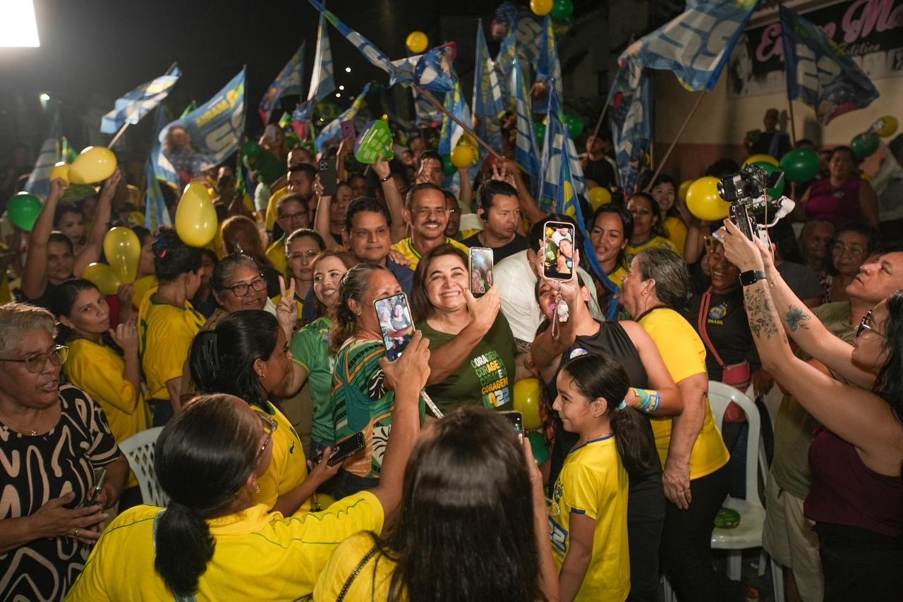Maria do Carmo recebe apoio durante reunião no Tarumã e caminhada no Centro