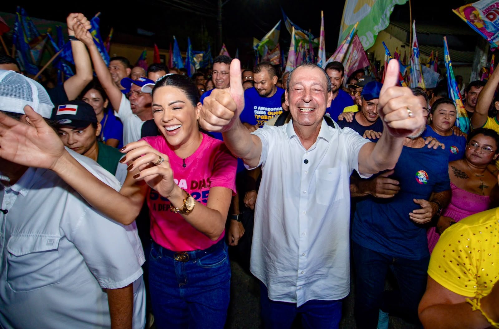 Omar Aziz reúne 40 mil pessoas em Parintins e propõe construção de hospital regional para o Baixo Amazonas