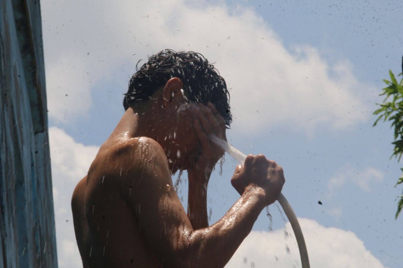 Aleam aprova projeto que prevê água gratuita e regras de proteção em dias de calor extremo