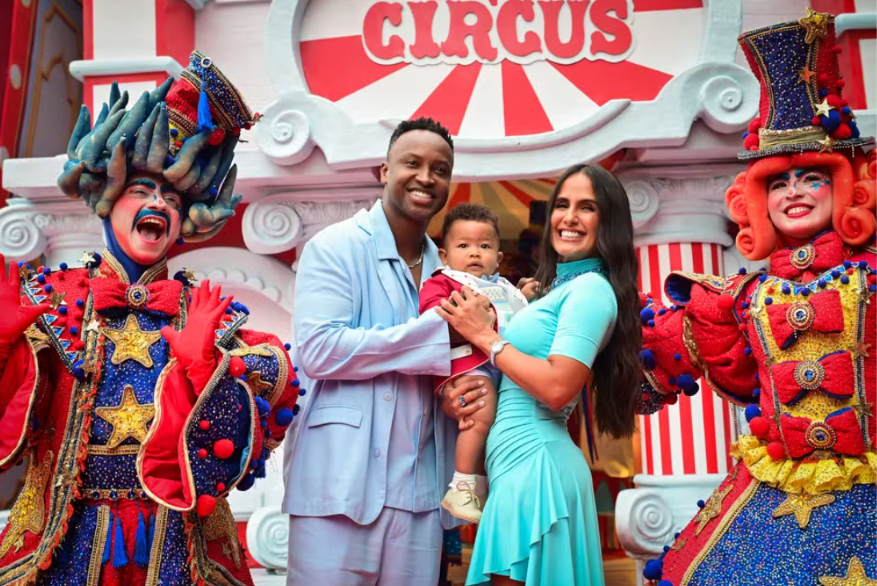 Thiaguinho e Carol Peixinho reúnem famosos em festa de 1 ano do filho