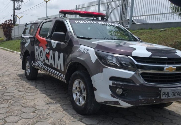 Jovem é abandonada por comparsa durante fuga de moto e presa por tráfico no Amazonas