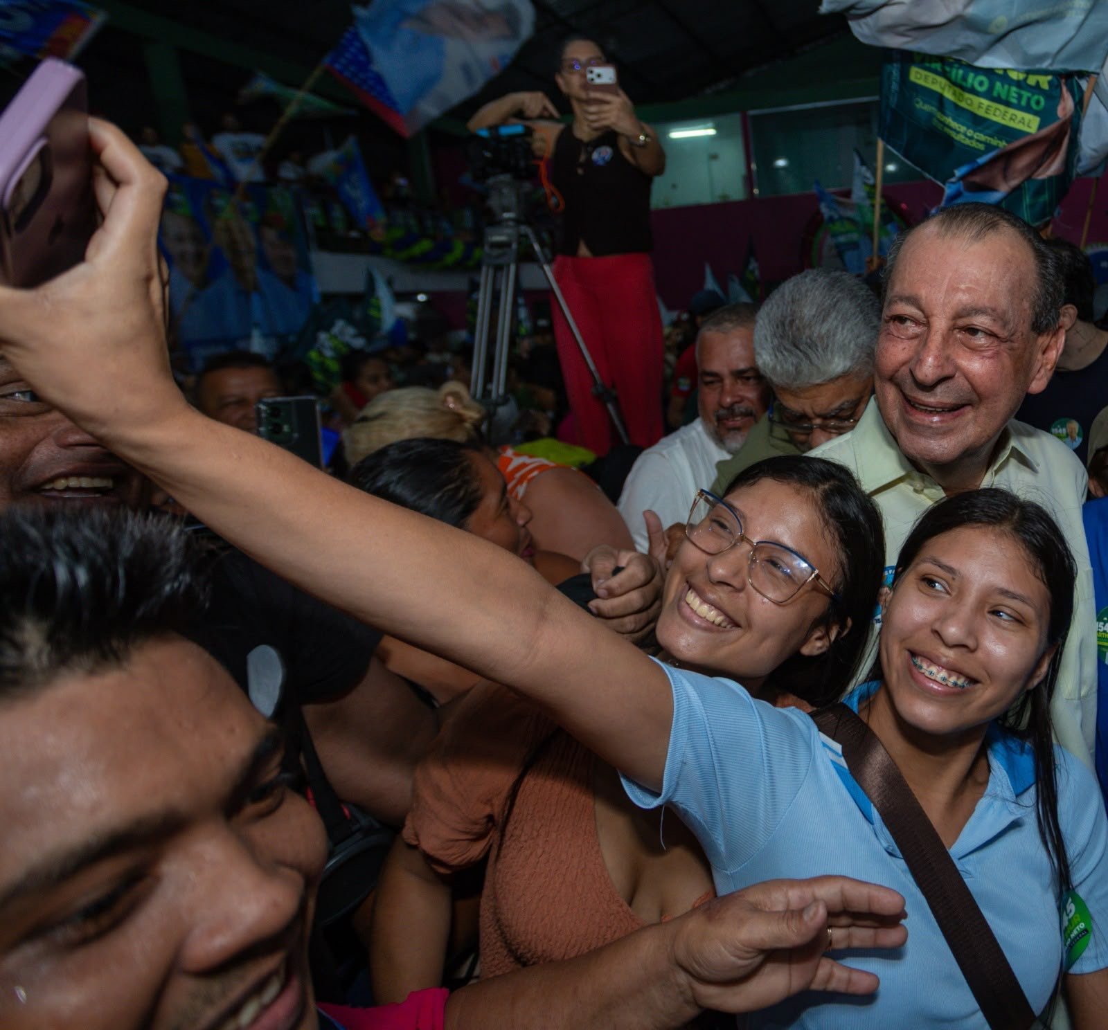 Omar Aziz promete priorizar mulheres do CadÚnico com crédito e qualificação no Amazonas