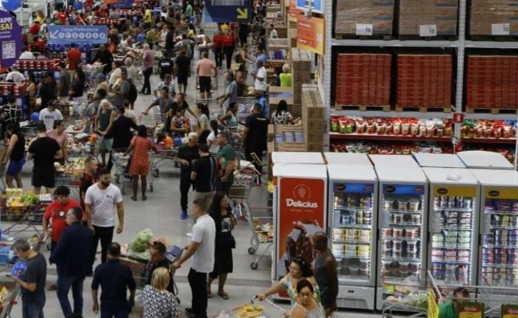 Rede atacadista abre mais de 90 vagas de emprego em lojas de Manaus