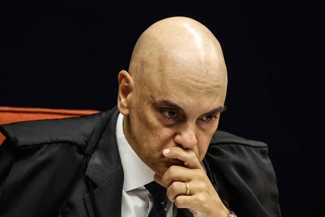 Abracrim pede afastamento cautelar de Moraes após revelação de conversas com Vorcaro