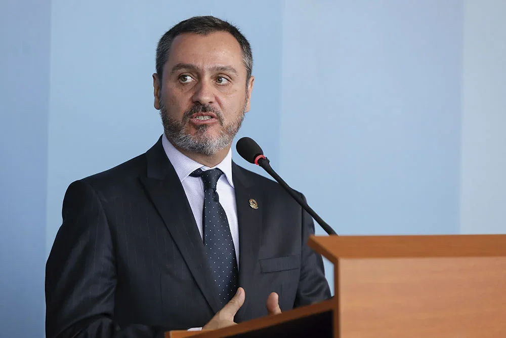 Mendonça afasta diretor-geral e chefe de Inteligência da PF