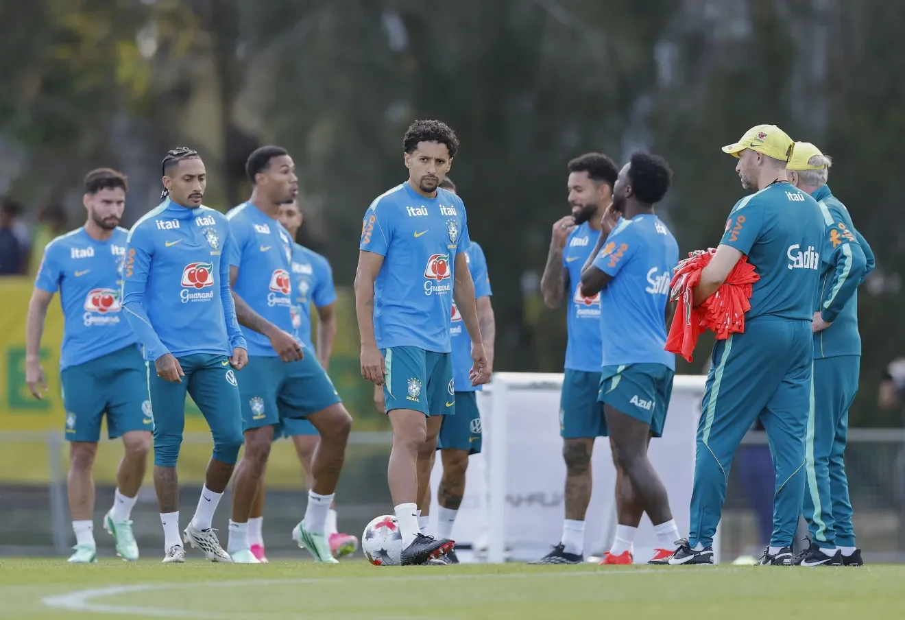 Ancelotti mexe no time e testa formação do Brasil para enfrentar a Austrália