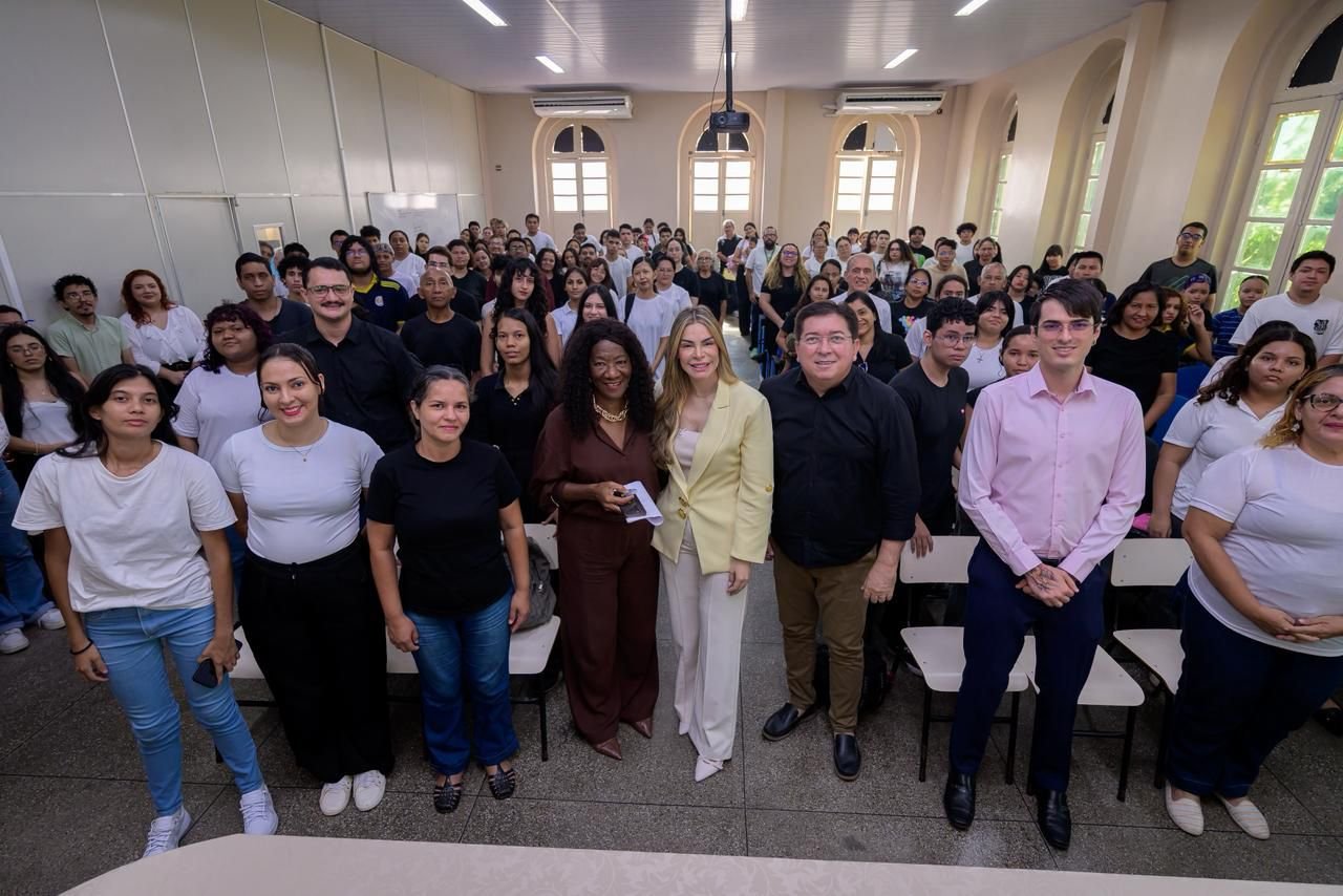 Thaisa Cidade acompanha início de curso inédito de informática para adolescentes com TEA em Manaus