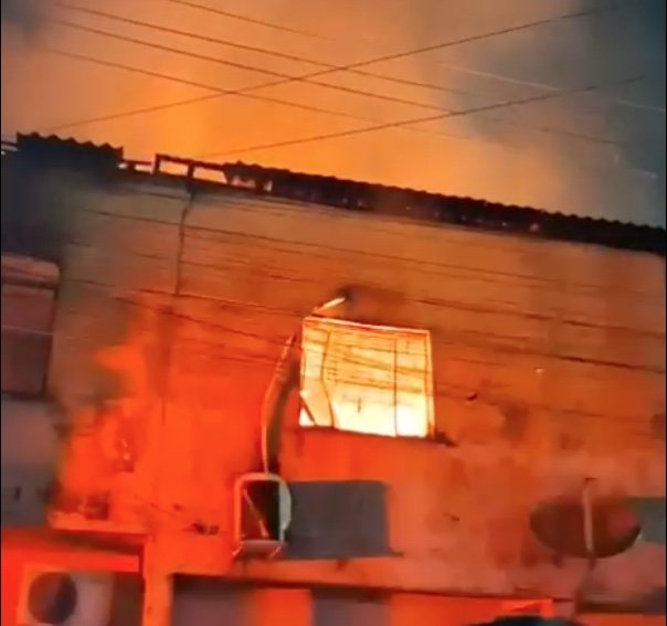 Família perde tudo em incêndio no bairro Petrópolis e pede ajuda para recomeçar em Manaus