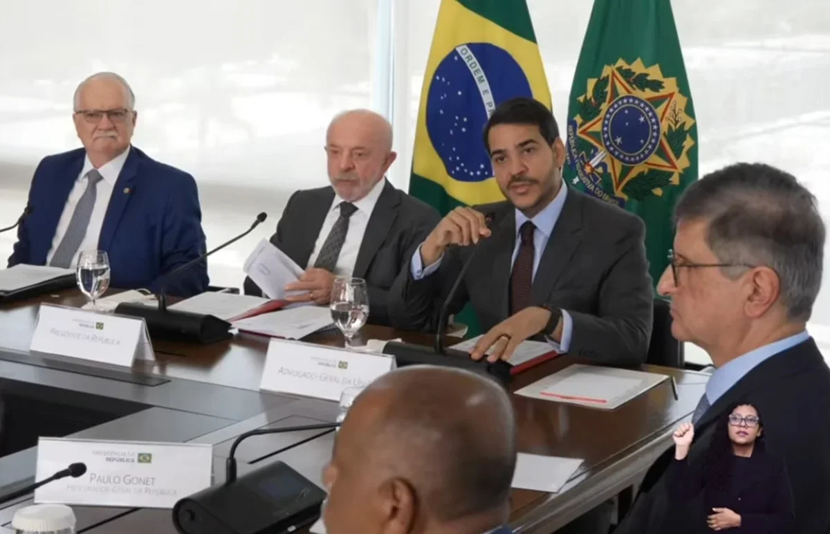 Lula recebe Fachin no Planalto em meio à crise entre ministros do STF