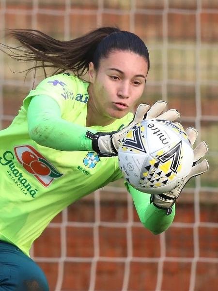 Goleira brasileira concorre à Bola de Ouro após destaque internacional