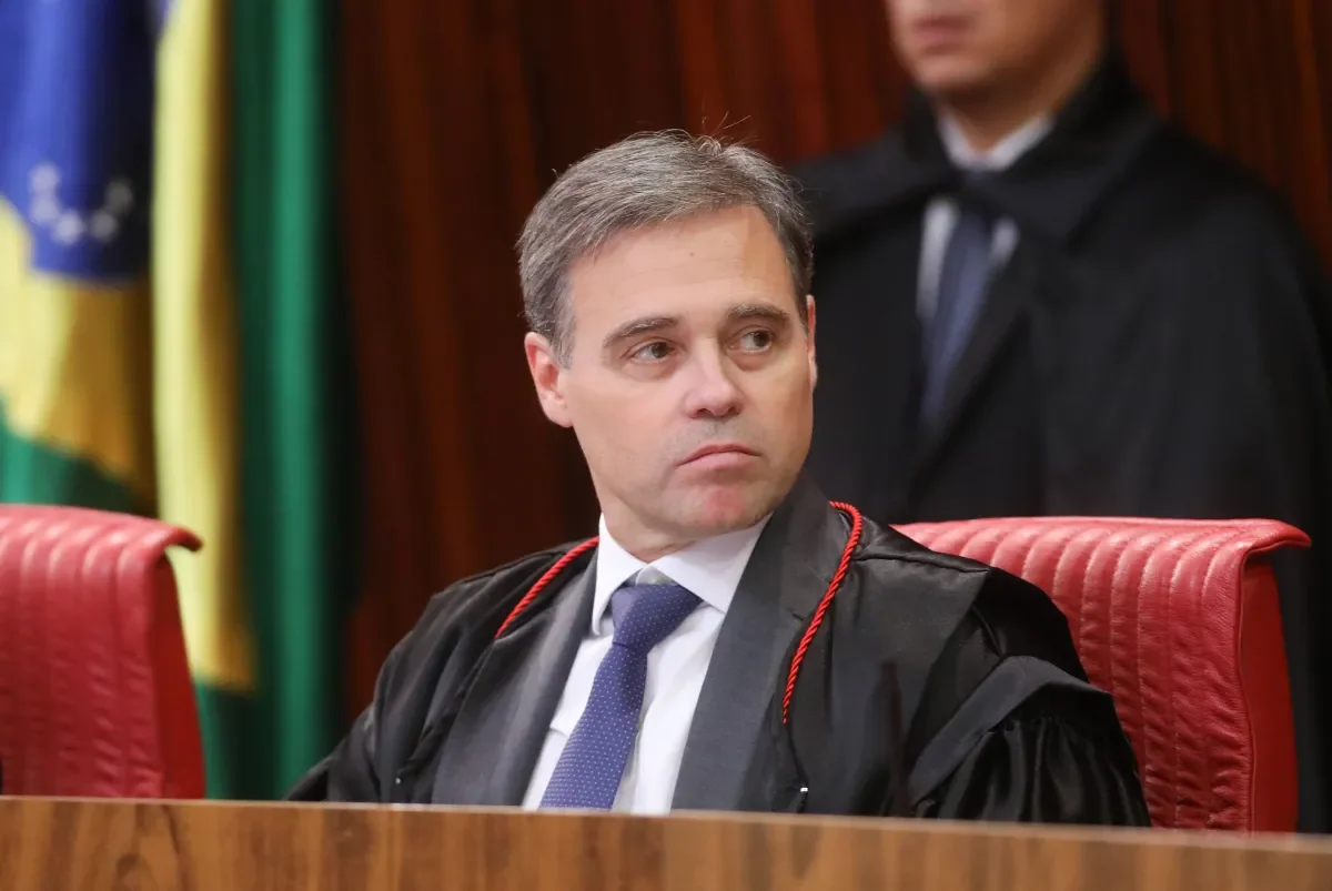 Mendonça cita Moraes para justificar afastamento de chefes da PF