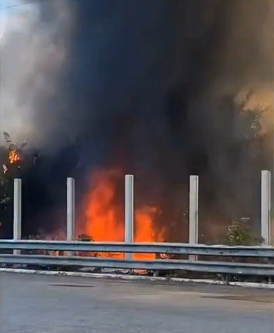Incêndio em área de mata encobre São Raimundo com fumaça