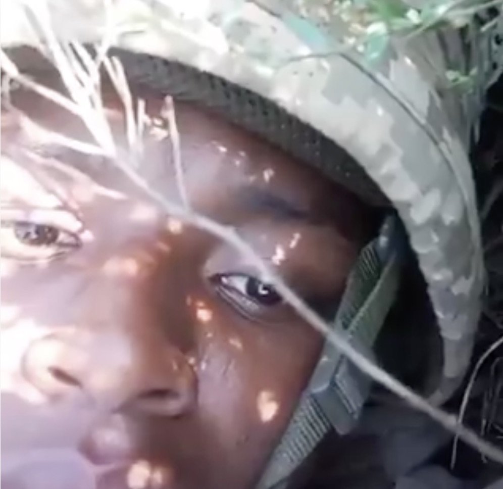 VÍDEO: Brasileiro que luta na Ucrânia filma tanque passando por cima dele em pleno combate