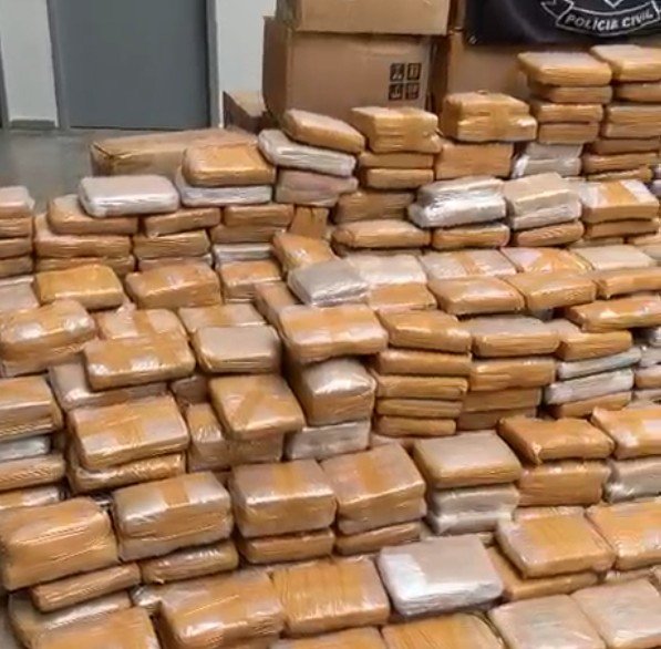 Suspeito de chefiar esquema que transportava 2,5 toneladas de drogas de Manaus para o RJ é preso