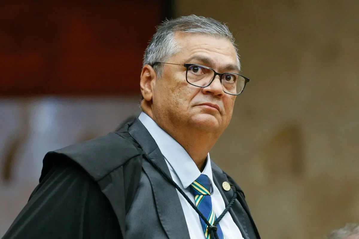 Flávio Dino derruba afastamento e reintegra Andrei Rodrigues ao comando da PF