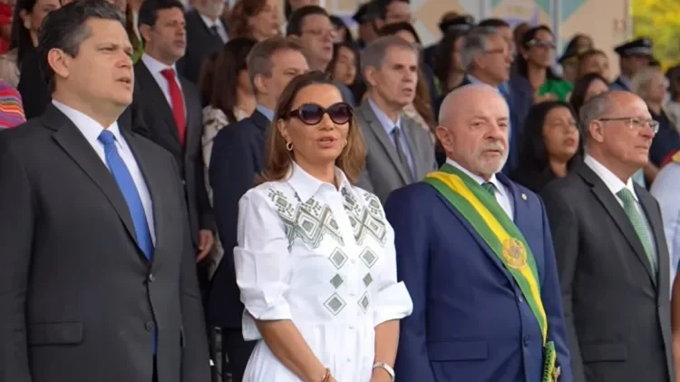 Lula participa do desfile de 7 de Setembro ao lado de Janja e autoridades