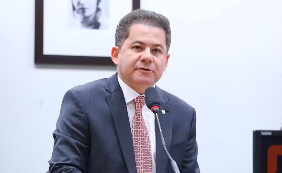 PF faz operação contra deputado aliado de André Mendonça