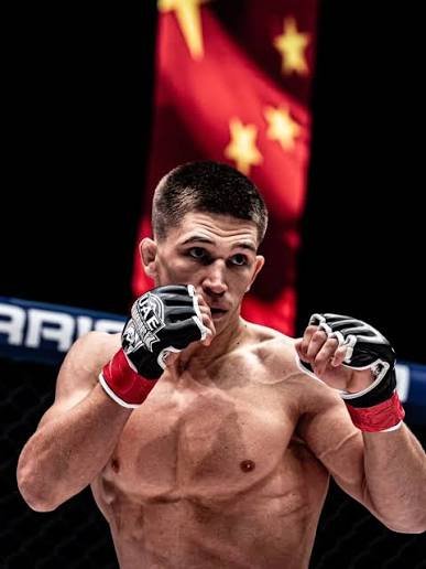 Invicto e com cinco dias de aviso, moldavo aceita missão de risco no UFC Paris