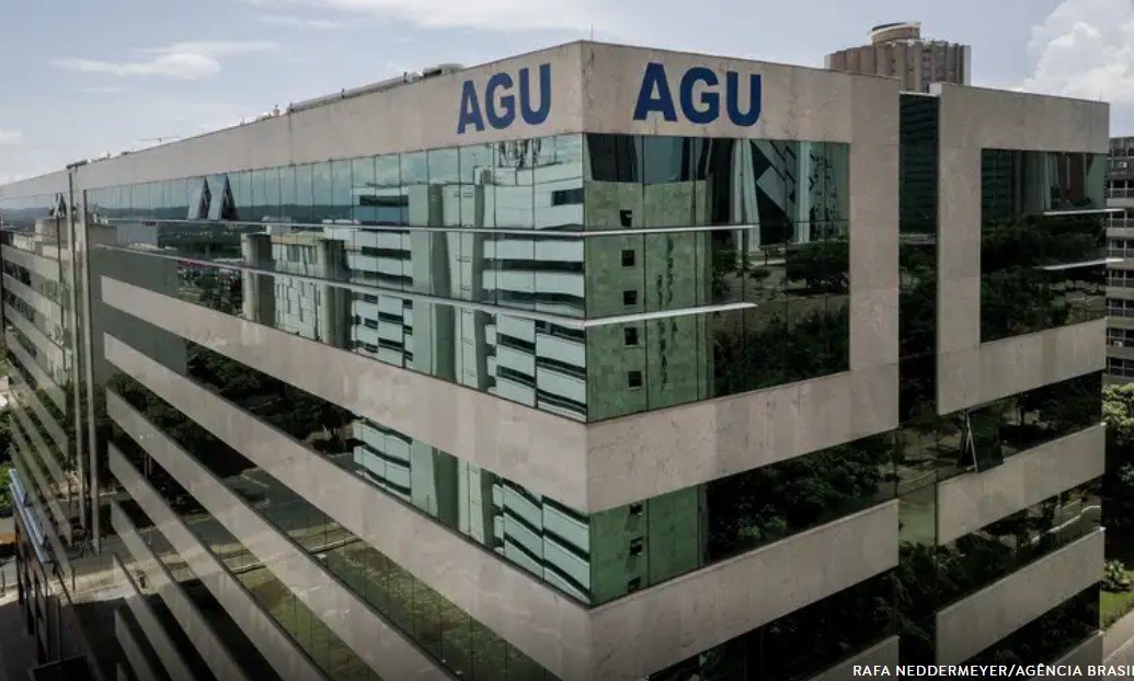 AGU recorre ao STF para reverter afastamento do diretor-geral da PF determinado por Mendonça