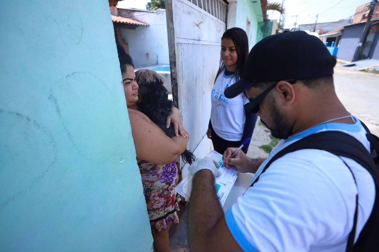 Manaus inicia vacinação antirrábica de cães e gatos de casa em casa nesta quinta-feira