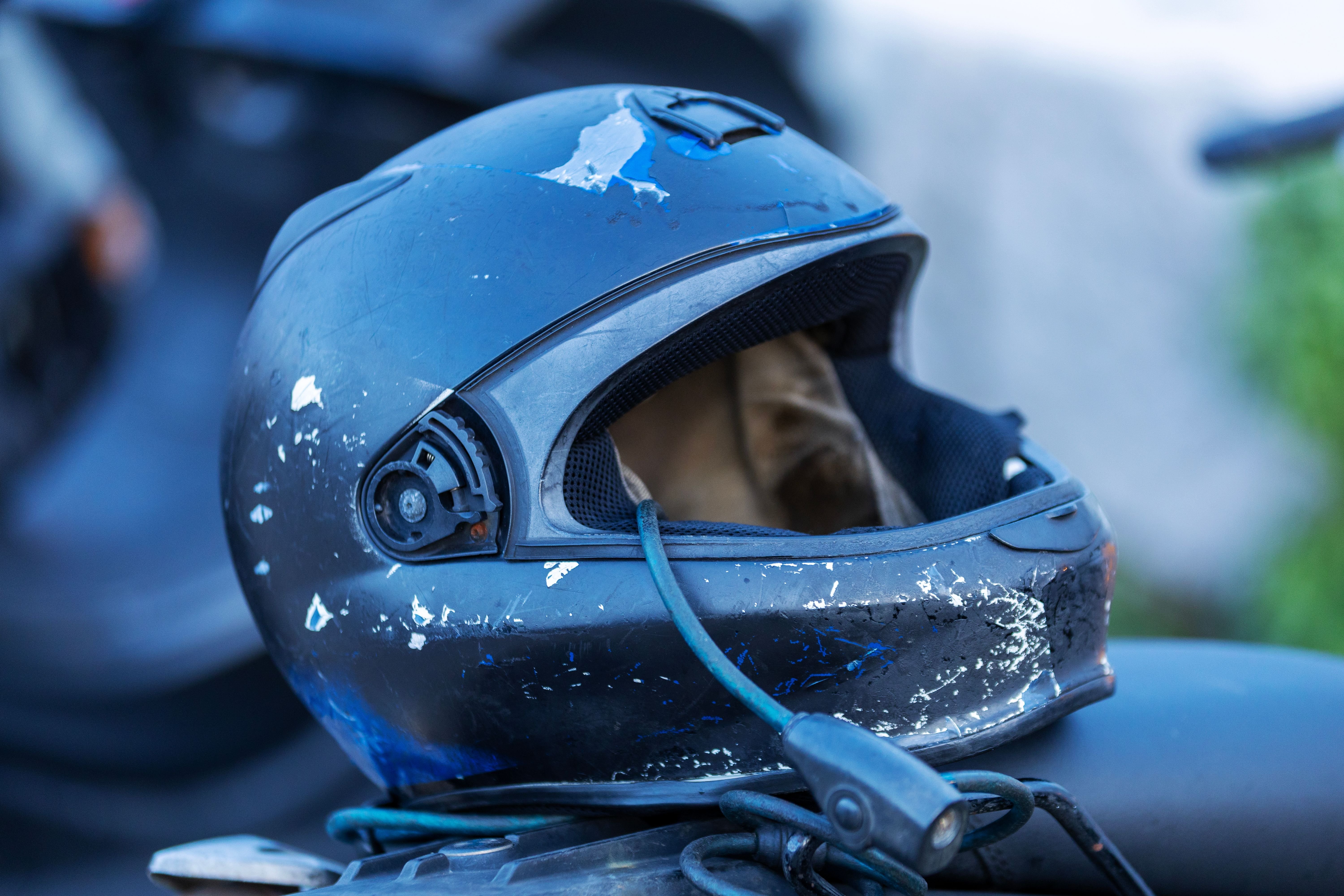 Passageiro morre após motocicleta ser atingida por veículo na Av. Brasil