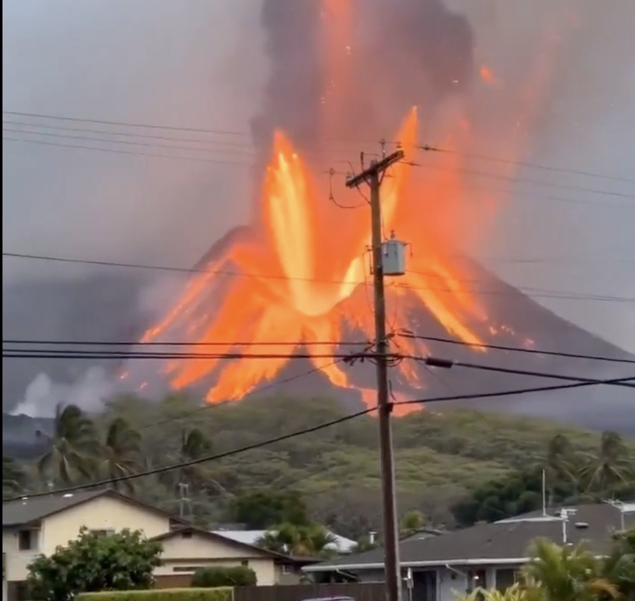 VÍDEO: Novas cenas mostram erupção do Anak Krakatau de perto