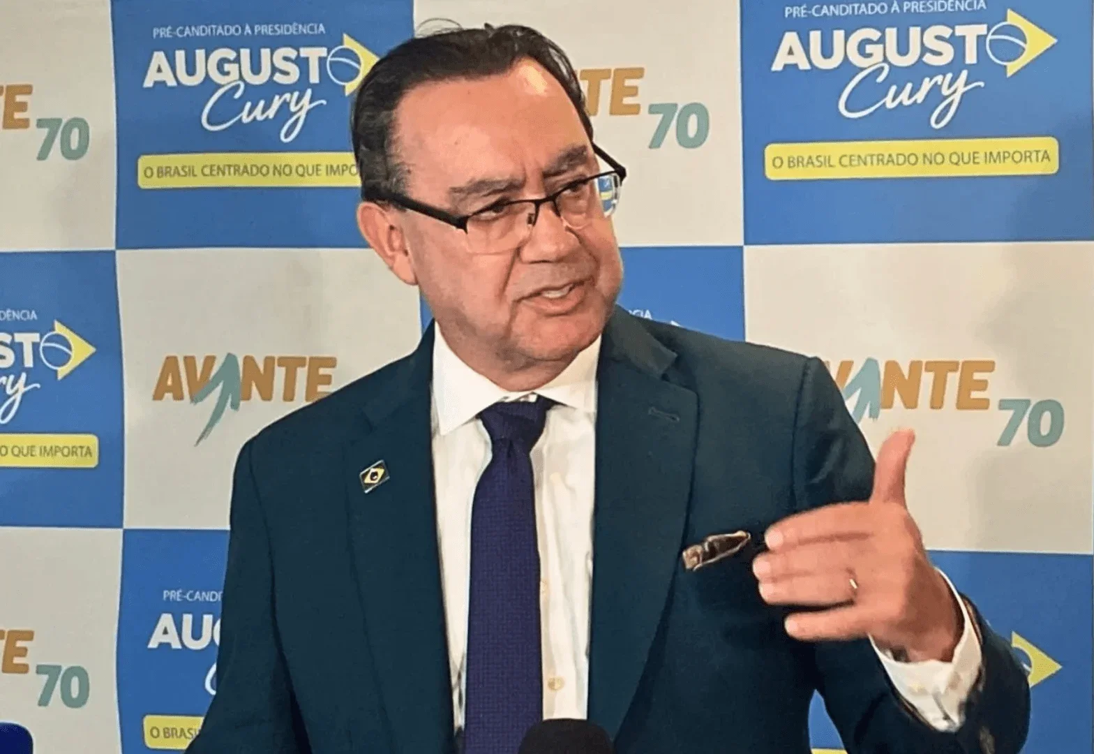 Cury avalia rivais, diz que Flávio tenta 'resgatar' pai e critica nova candidatura de Lula