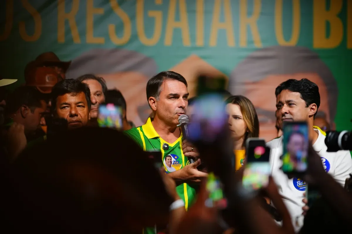 Nunes Marques manda Instagram remover vídeo que liga Flávio Bolsonaro ao caso Master