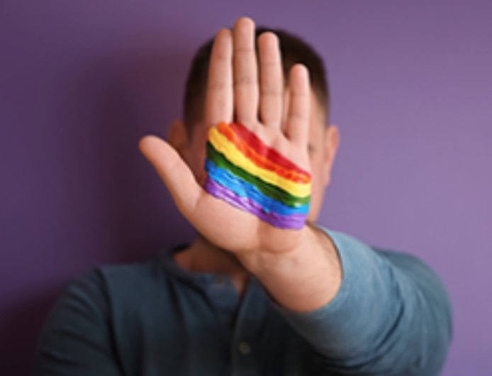Empresa omissa indenizará trabalhadora trans por reiterado tratamento no masculino pela gerência