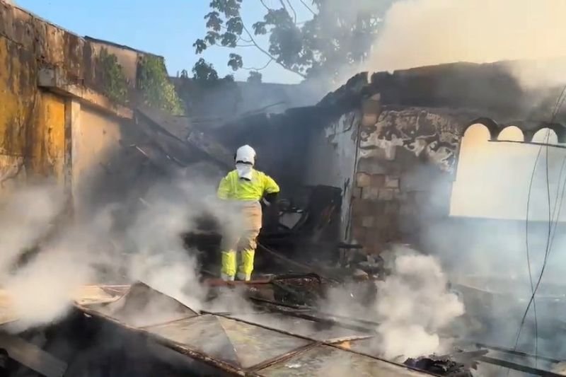 Fogo usado para afastar mosquitos causa incêndio e deixa morador ferido em Itacoatiara