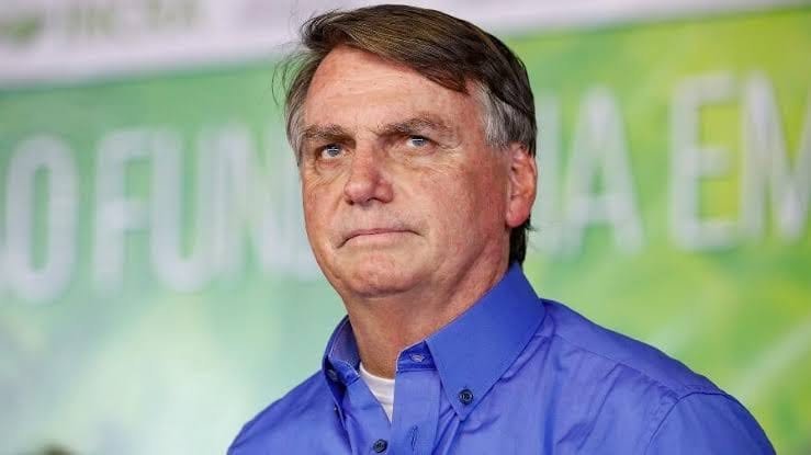 Bolsonaro recua horas depois e defesa desiste de suspender pena de 27 anos no STF