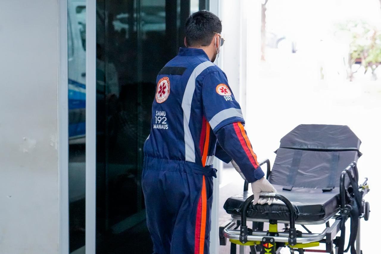 Retenção de macas mantém ambulâncias paradas e afeta serviço do SAMU em Manaus