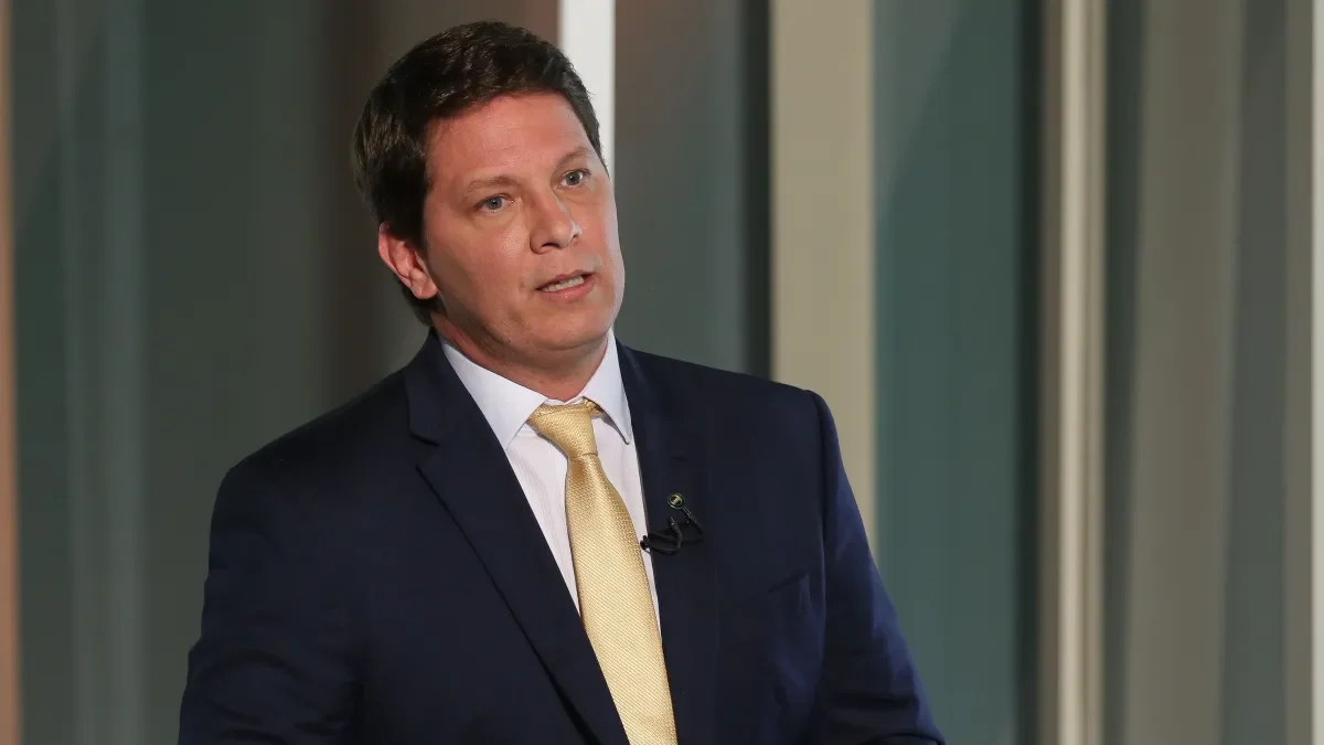 Mário Frias fica proibido de sair do Brasil e falar com investigados da Operação Make Up