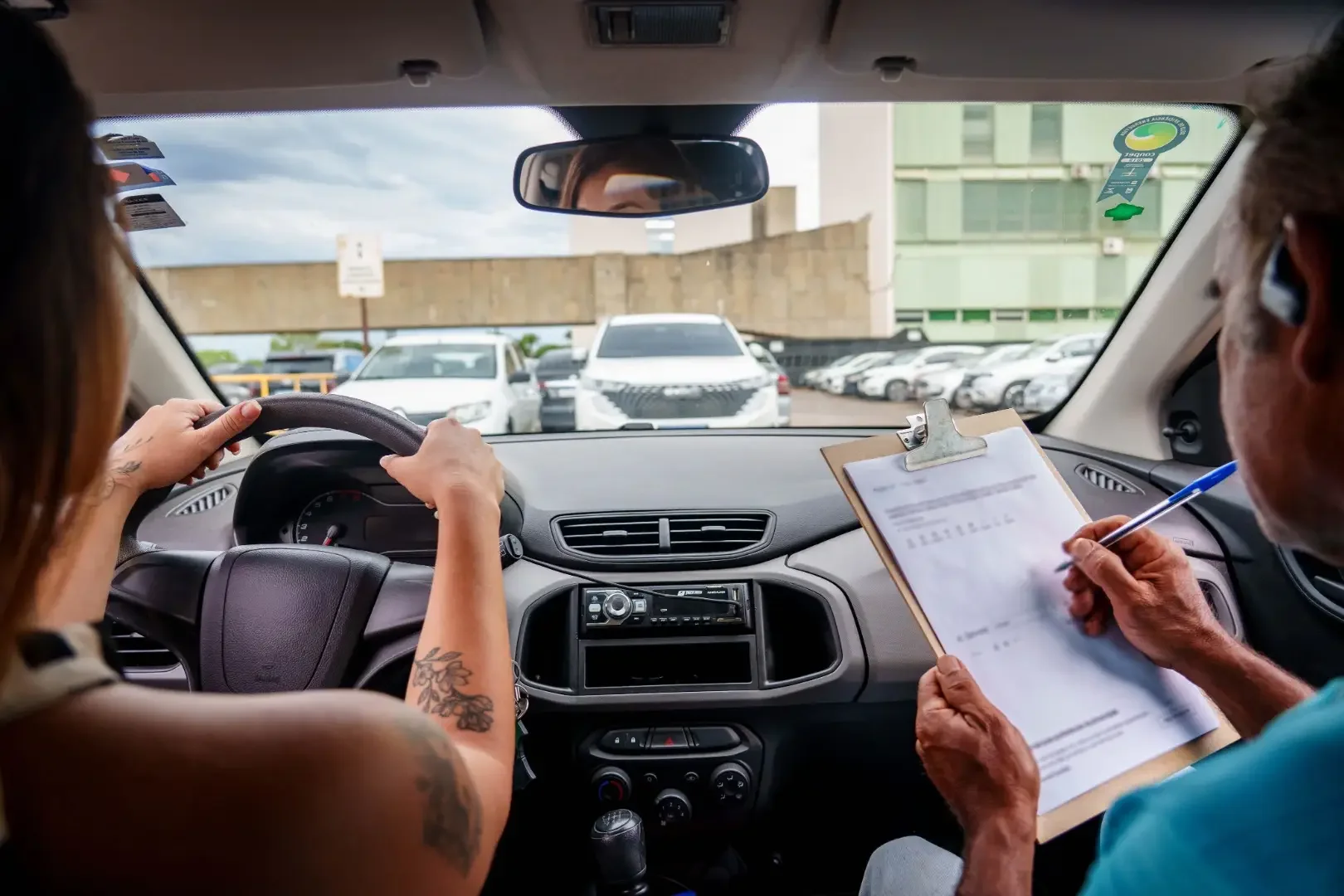 STF mantém regra que permite carro particular em aulas e prova da CNH