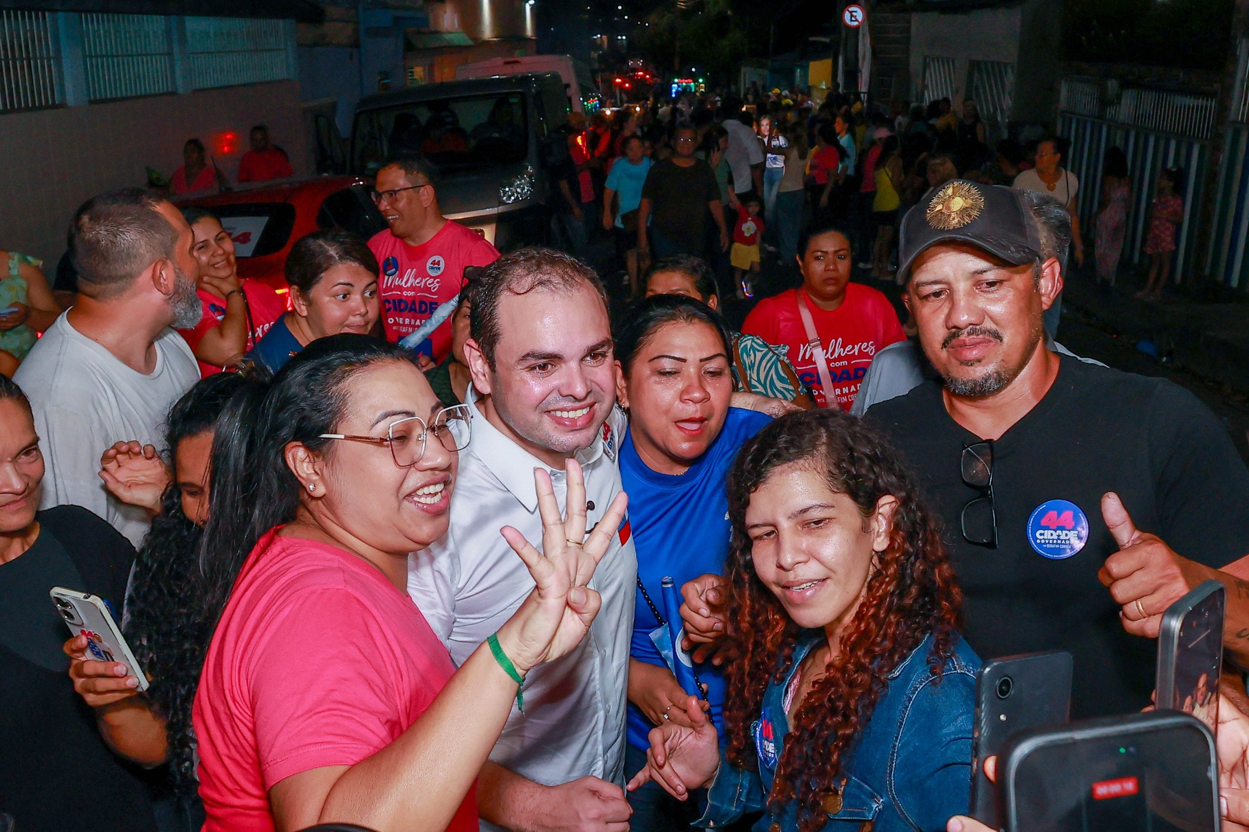 Roberto Cidade propõe Muralha Digital e reforço no efetivo policial durante agenda na Praça 14