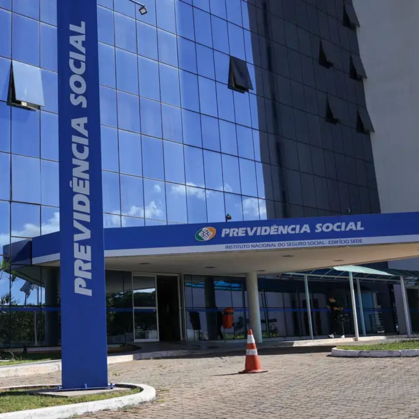 INSS prorroga por mais 365 dias concessão de auxílio-doença com análise de documentos