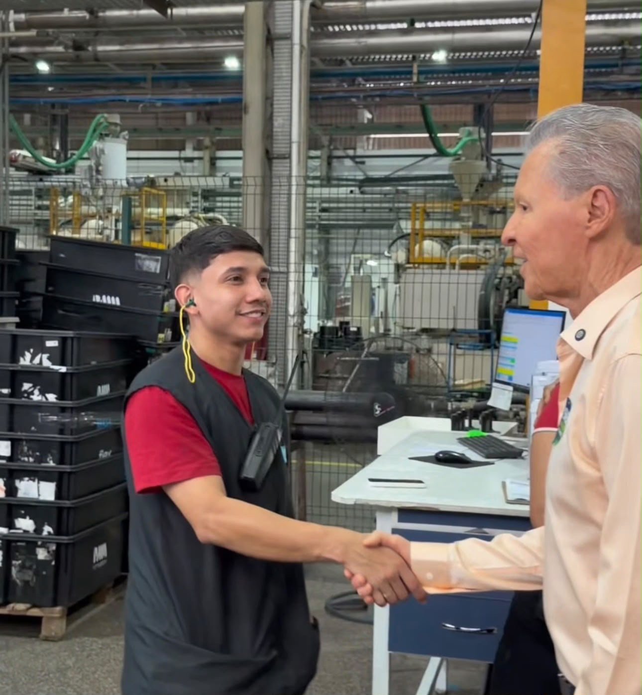 Arthur Virgílio Neto defende ZFM em visita a fábrica no Distrito Industrial